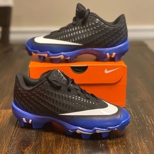 Boys Nike Vapor Cleats Size 4 Y